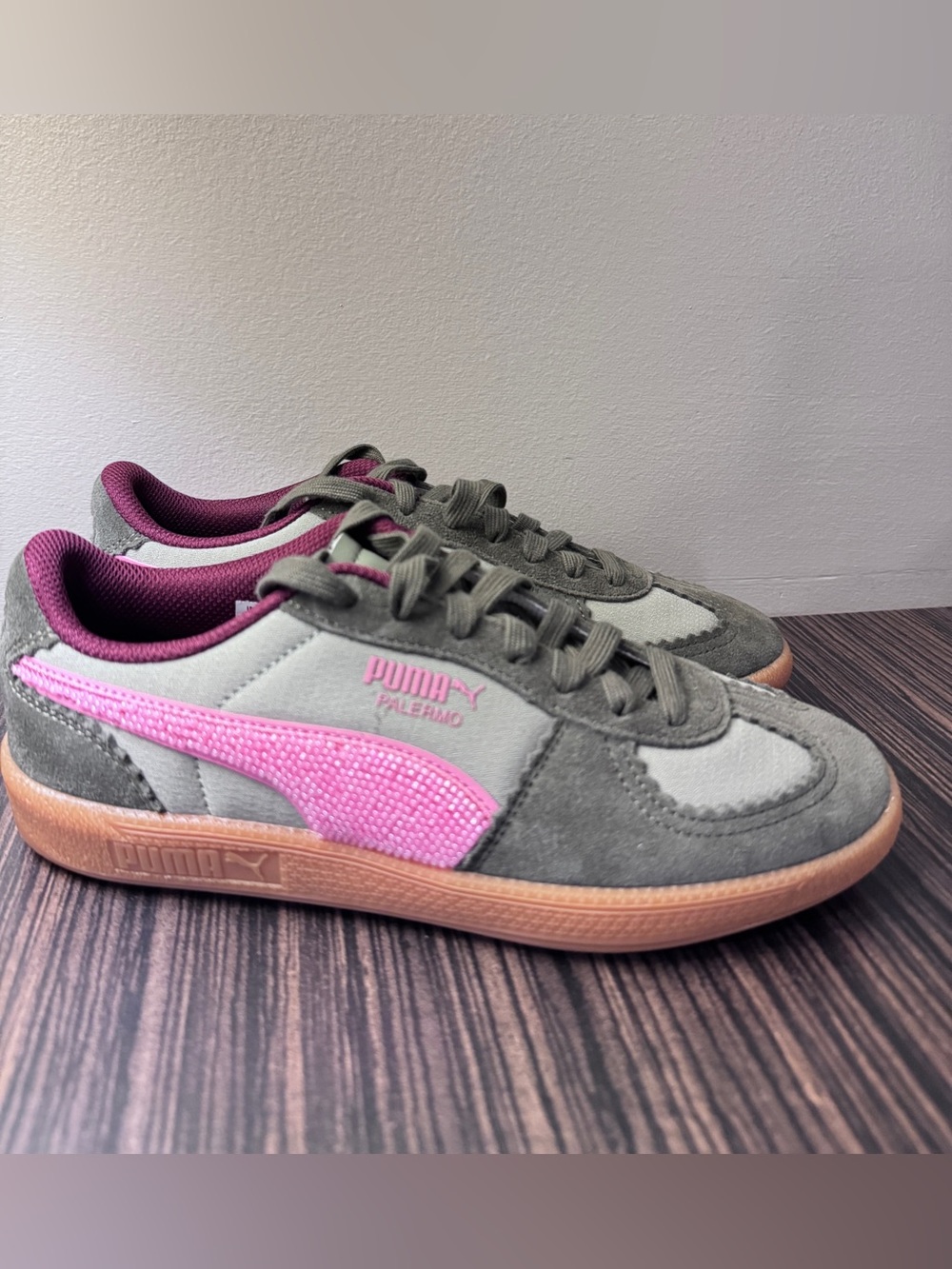 Puma Free People Palermo Preppy Retro Olive pink beaded sneakers Women size 8.5